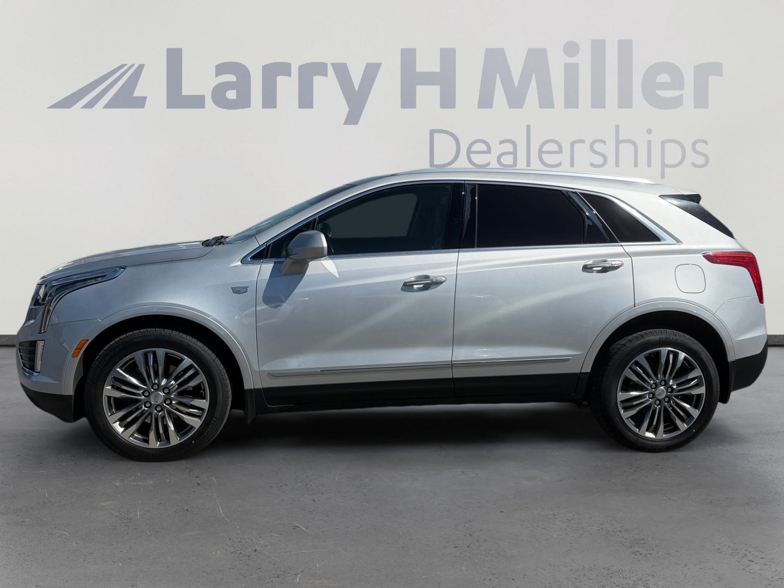 Used 2018 Cadillac XT5 Premium Luxury with VIN 1GYKNFRS5JZ226415 for sale in Draper, UT
