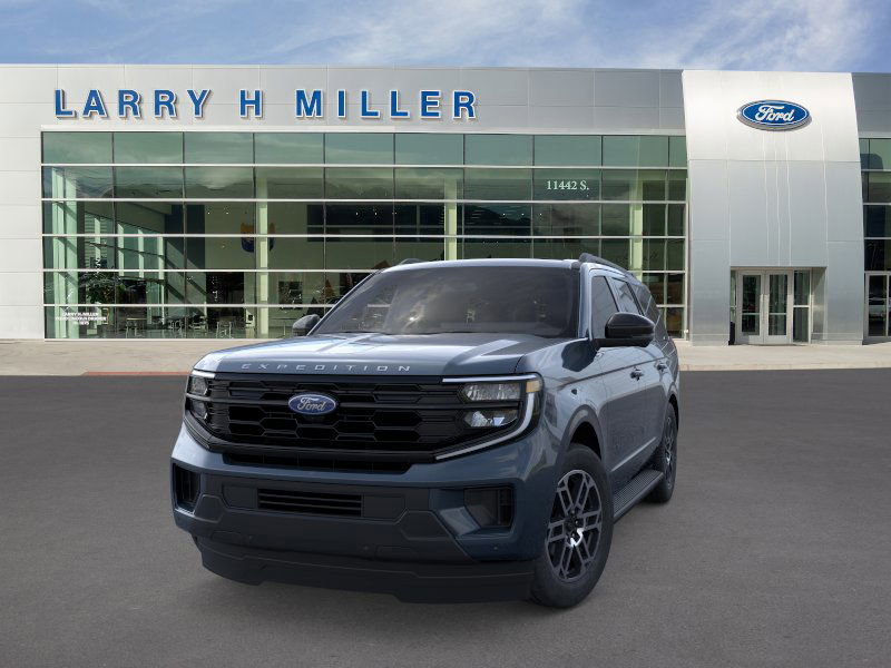 2025 Ford Expedition photo 2