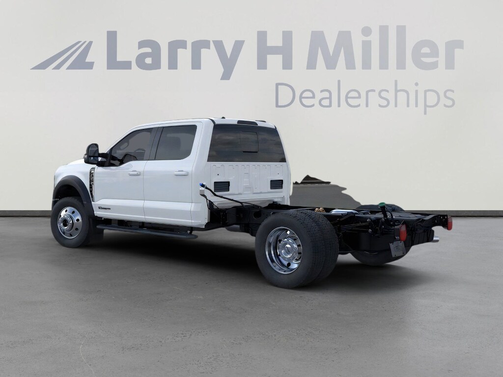 New 2026 Ford Super Duty F-450 DRW LARIAT F-450 4X4 CREW CHAS CAB DRW/179 V8 Engine
