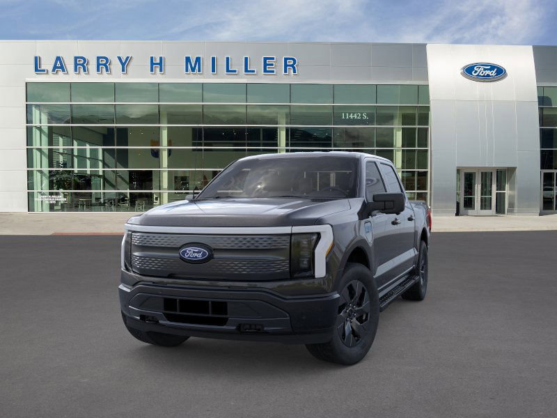2025 Ford F-150 Lightning photo 3