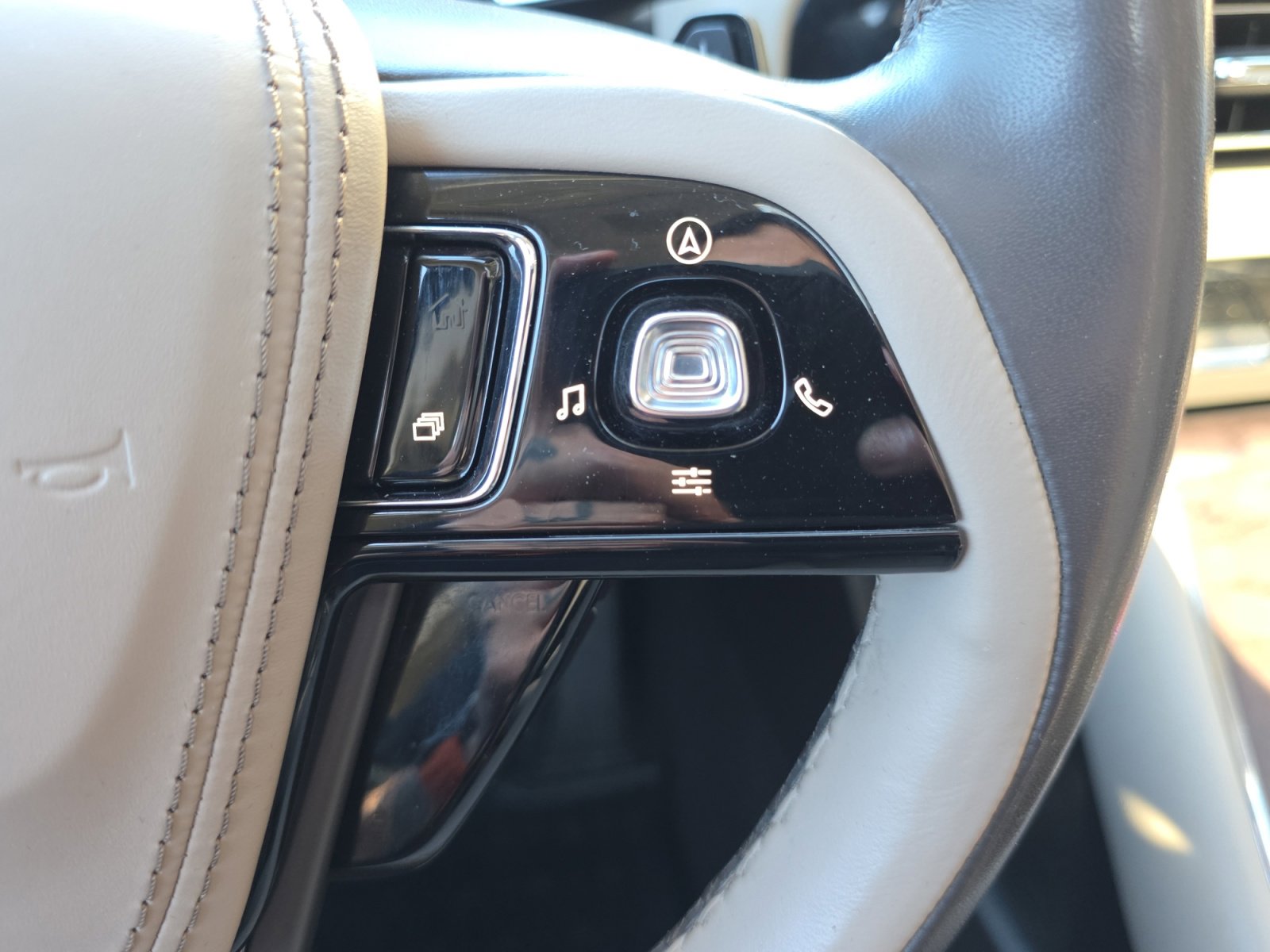 2021 Lincoln Aviator Reserve photo 3