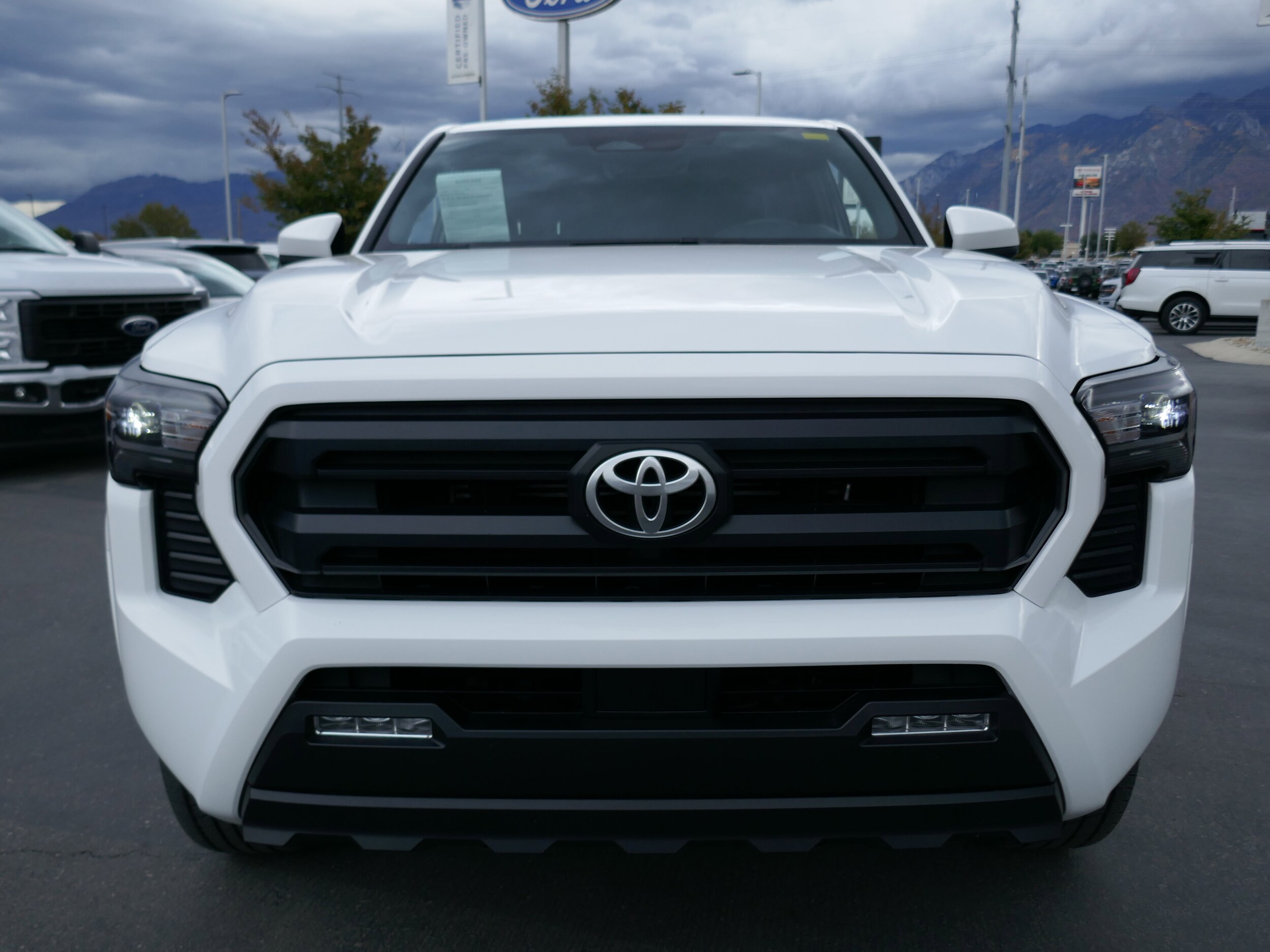 2024 Toyota Tacoma SR5 photo 3