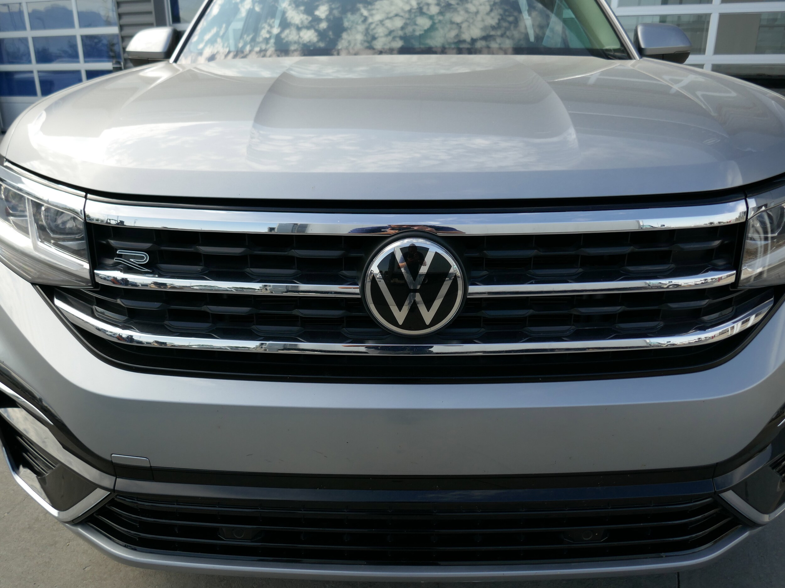 2021 Volkswagen Atlas V6 SE Technology R-Line photo 2