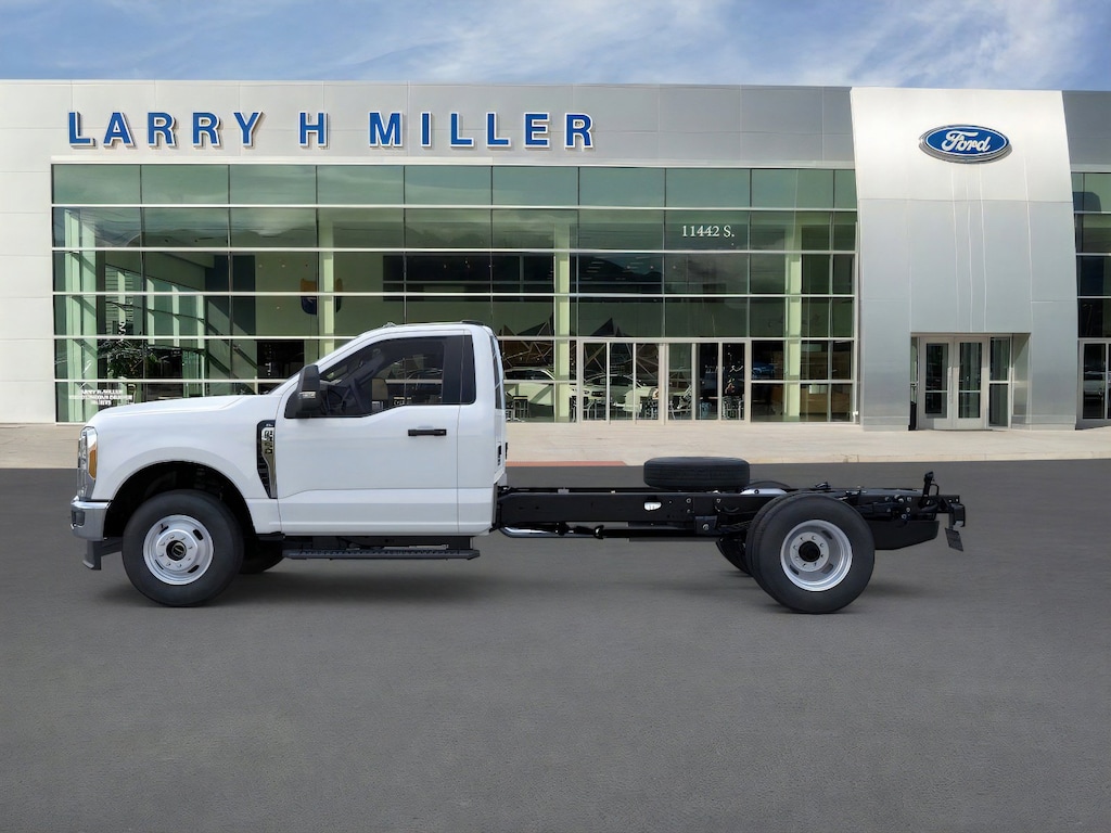 New 2025 Ford Super Duty F-350 DRW XL 4X4 CHASSIS CAB DRW/169 V8 Engine