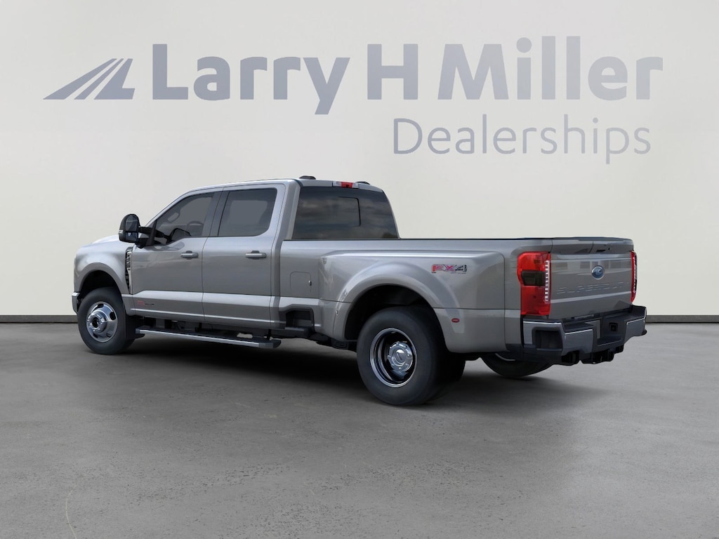New 2026 Ford Super Duty F-350 DRW LARIAT 4WD Crew Cab 8' Box V8 Engine