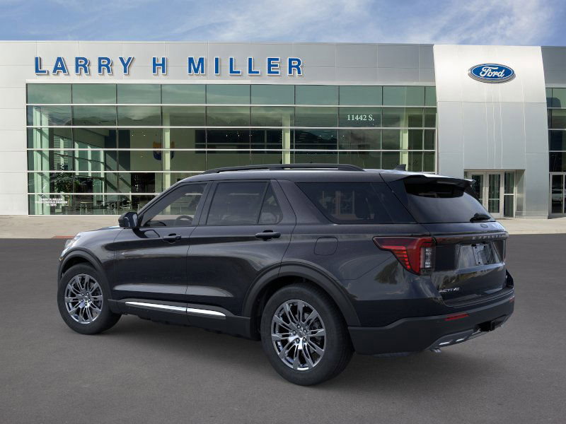 2025 Ford Explorer photo 2