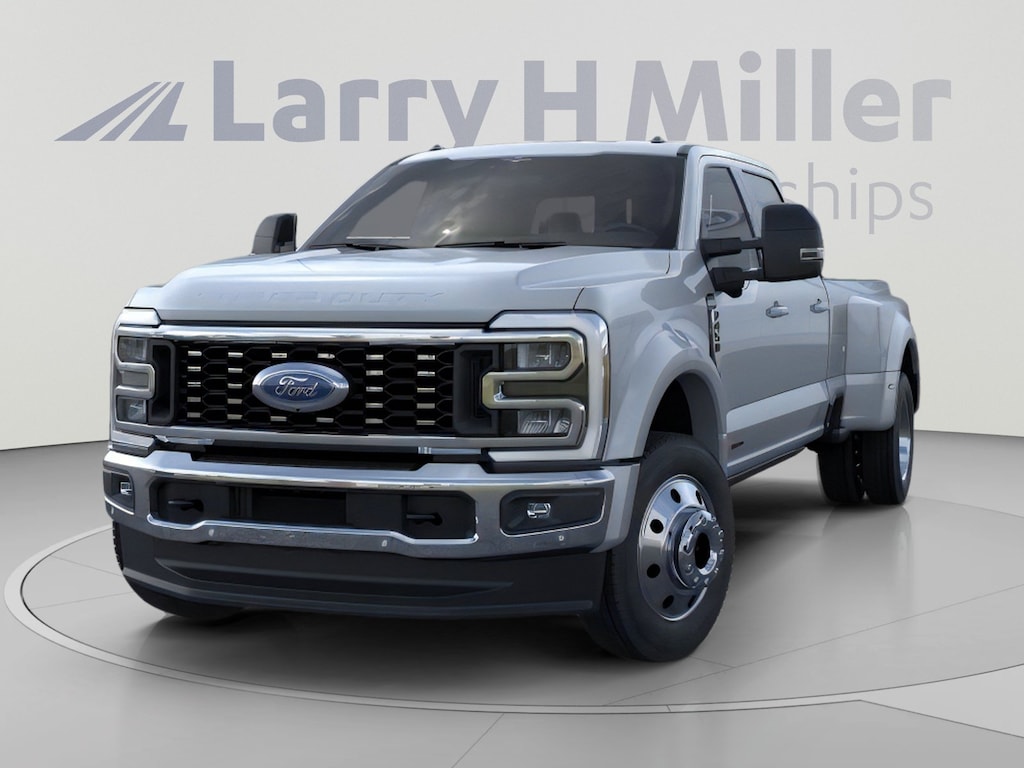 New 2026 Ford Super Duty F-450 DRW LARIAT 4WD Crew Cab 8' Box V8 Engine