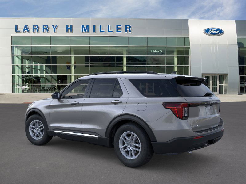 2025 Ford Explorer photo 3
