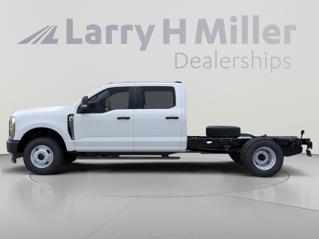 New 2026 Ford Super Duty F-350 DRW XL 4WD Crew Cab 179" WB 60" CA V8 Engine