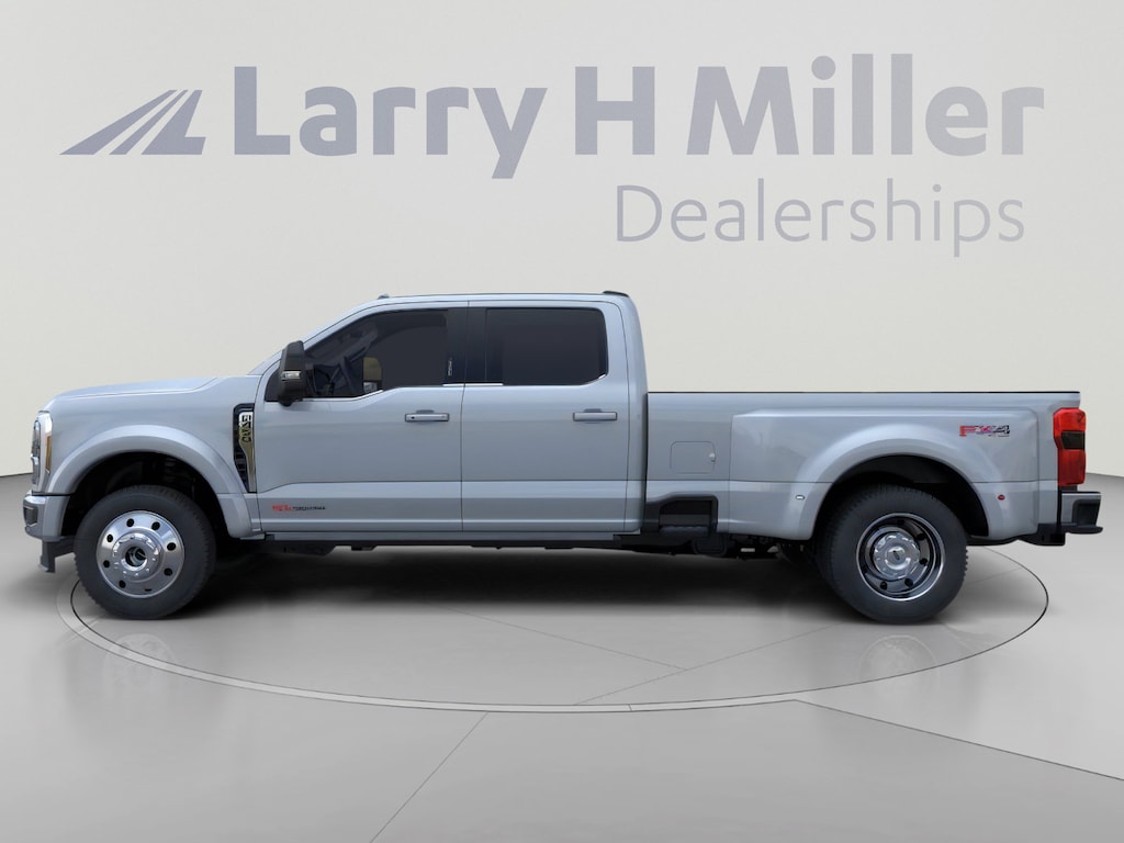 New 2026 Ford Super Duty F-450 DRW LARIAT 4WD Crew Cab 8' Box V8 Engine