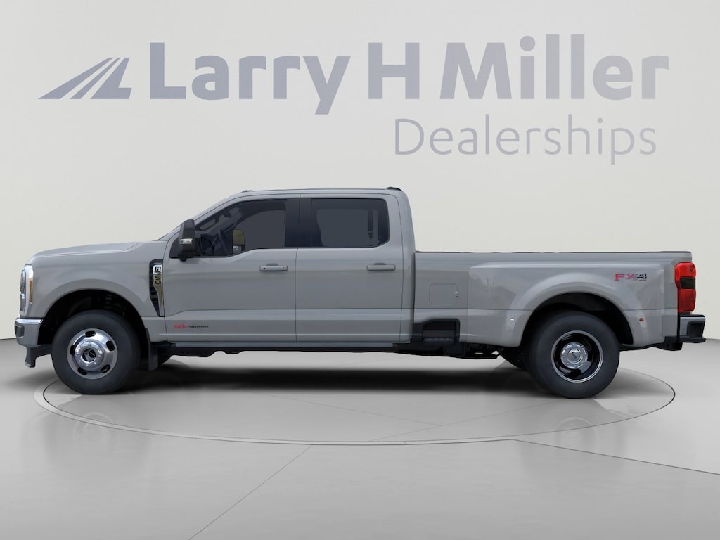 New 2026 Ford Super Duty F-350 DRW LARIAT 4WD Crew Cab 8' Box V8 Engine