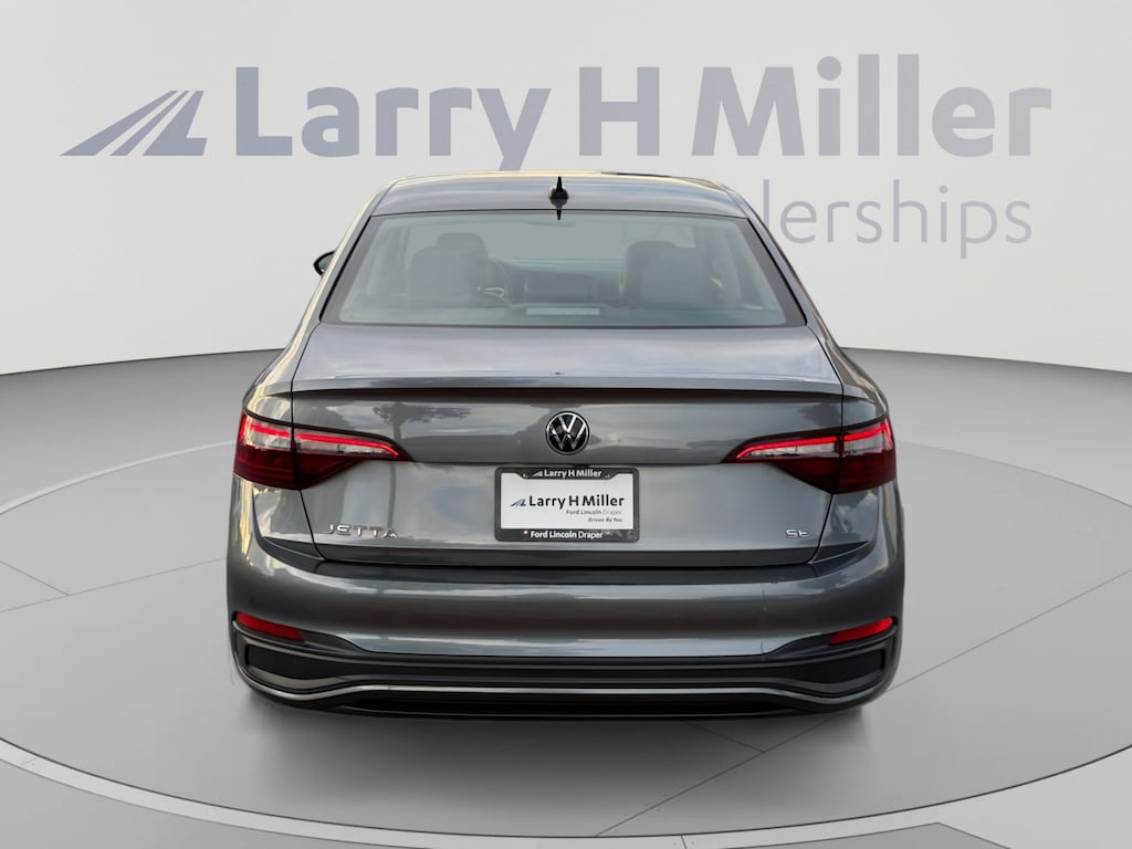 Certified 2022 Volkswagen Jetta SE Sedan