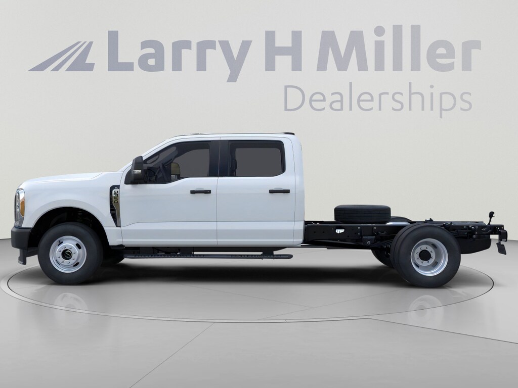 New 2026 Ford Super Duty F-350 DRW XL 4WD Crew Cab 179" WB 60" CA V8 Engine