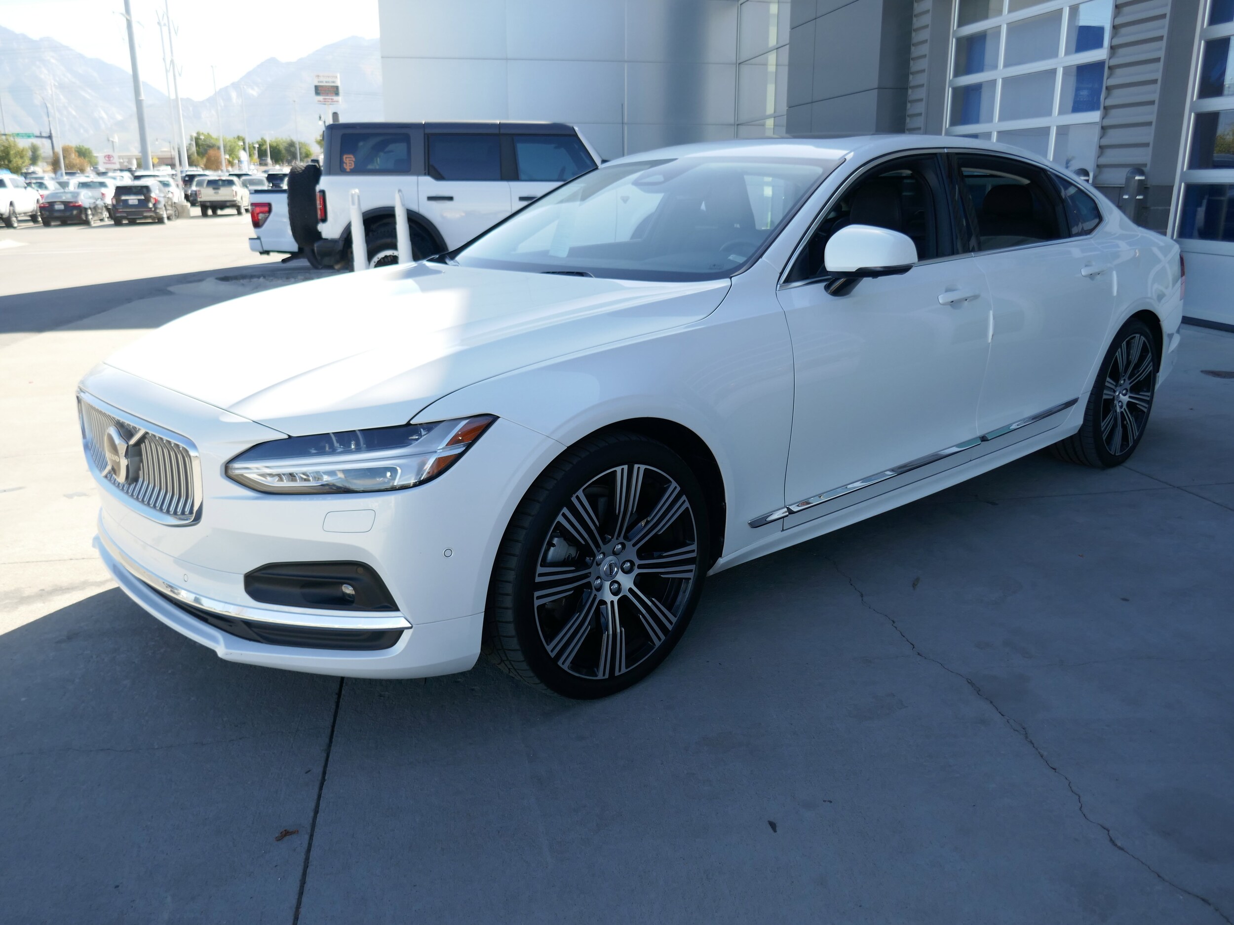 2023 Volvo S90 Plus photo 4