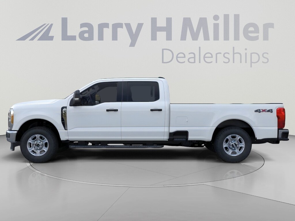 New 2026 Ford Super Duty F-350 SRW XLT 4WD Crew Cab 8' Box V8 Engine