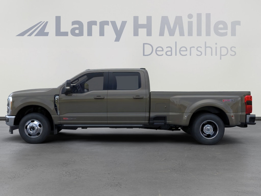 New 2026 Ford Super Duty F-350 DRW LARIAT 4WD Crew Cab 8' Box V8 Engine