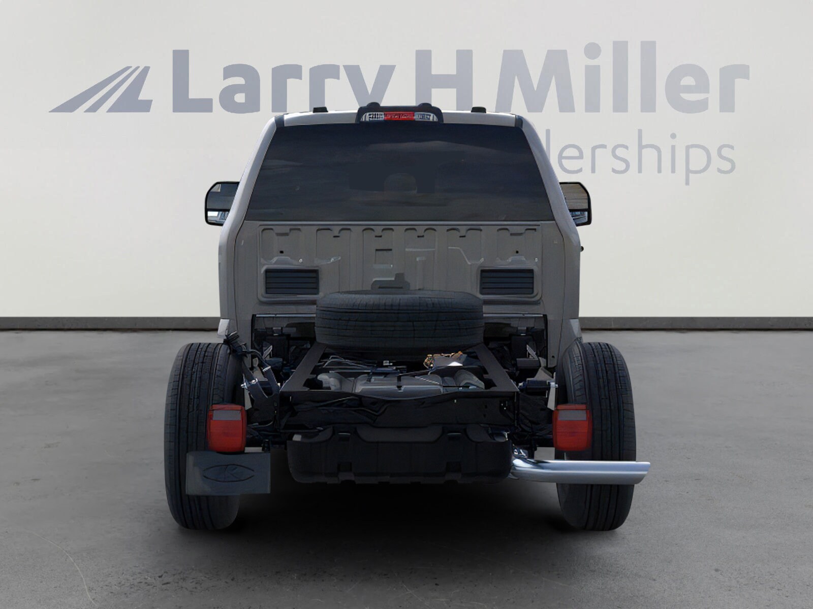 2025 Ford F-350 Super Duty Chassis Cab XLT - Photo 5