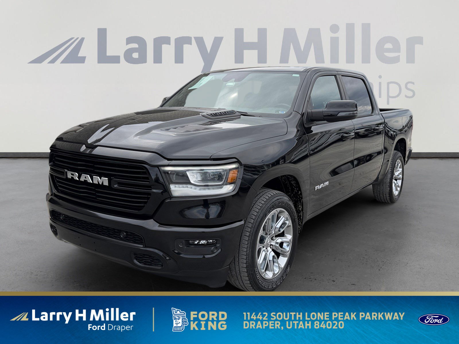 2023 RAM 1500 Laramie 4x4 Crew Cab 5'7's photo