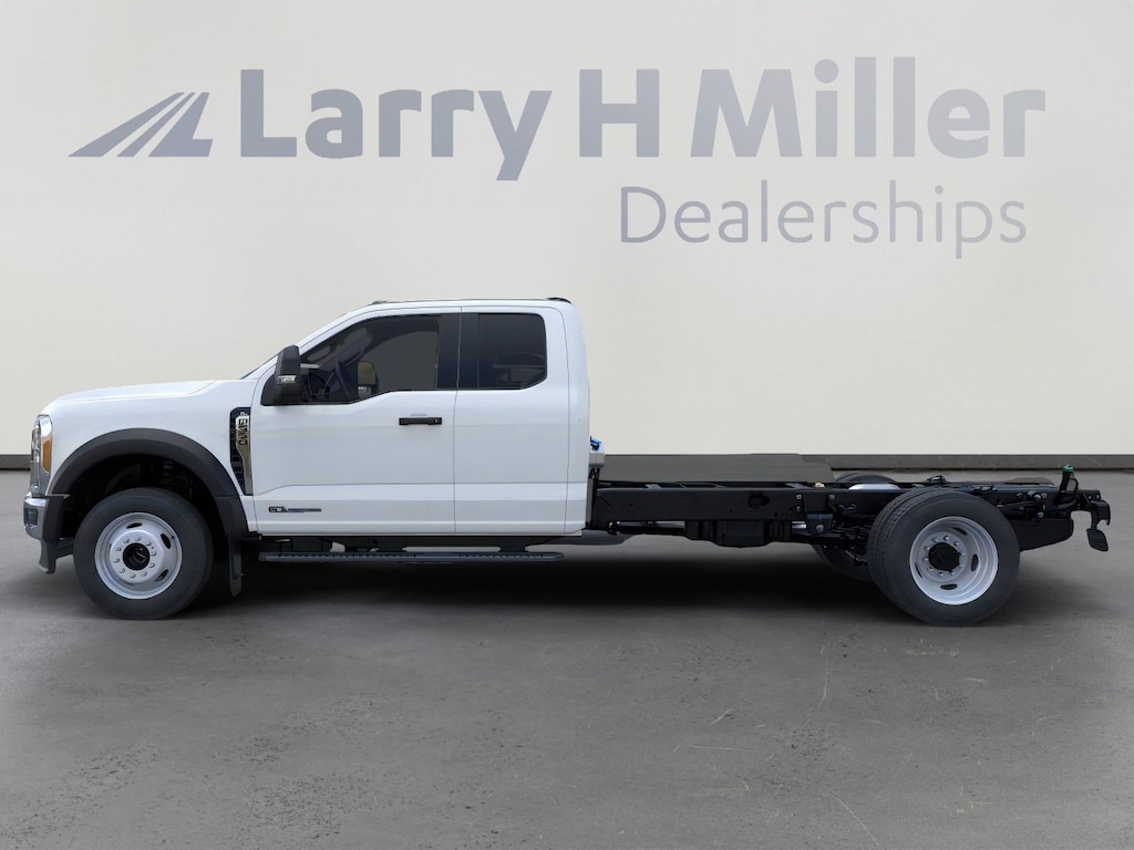 New 2025 Ford Super Duty F-550 DRW XL 4X4 SUPERCAB CHAS CAB/192 V8 Engine