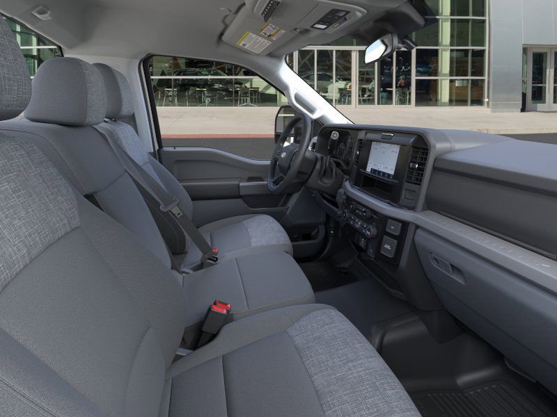 2025 Ford F-550 Super Duty Chassis Cab XLT - Photo 11