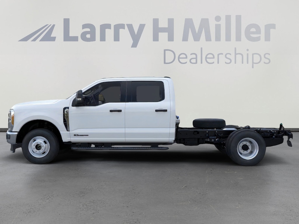 New 2026 Ford Super Duty F-350 DRW XL 4WD Crew Cab 179" WB 60" CA V8 Engine