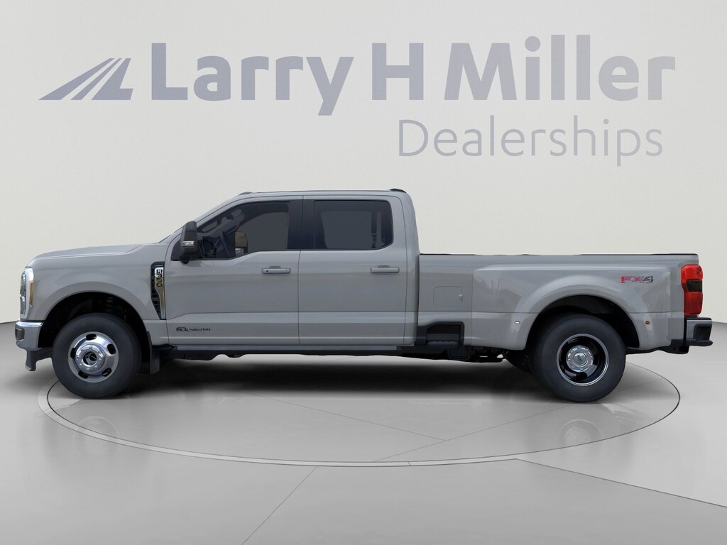 New 2026 Ford Super Duty F-350 DRW LARIAT 4WD Crew Cab 8' Box V8 Engine