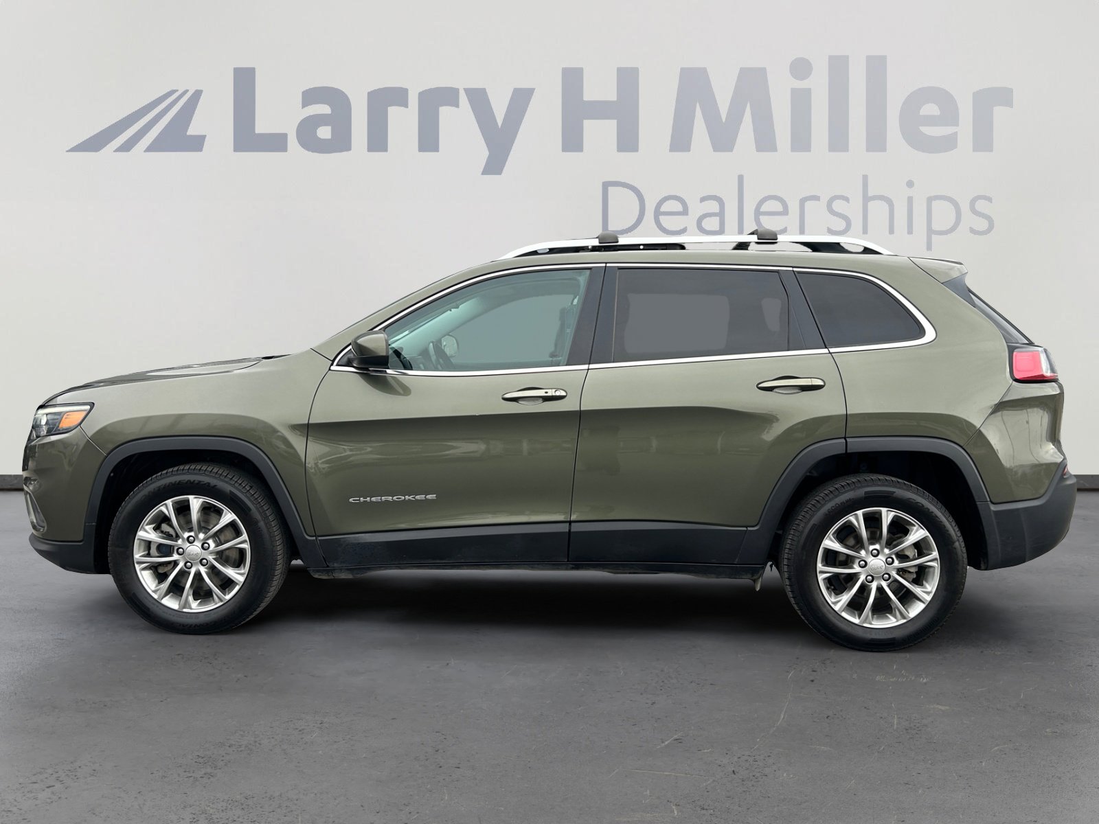 Used 2019 Jeep Cherokee Latitude Plus with VIN 1C4PJLLB5KD206971 for sale in Draper, UT