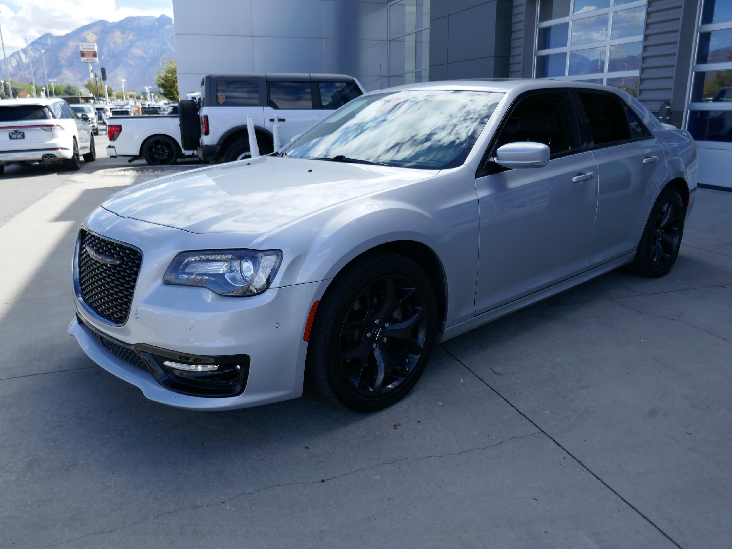 2021 Chrysler 300 photo 4