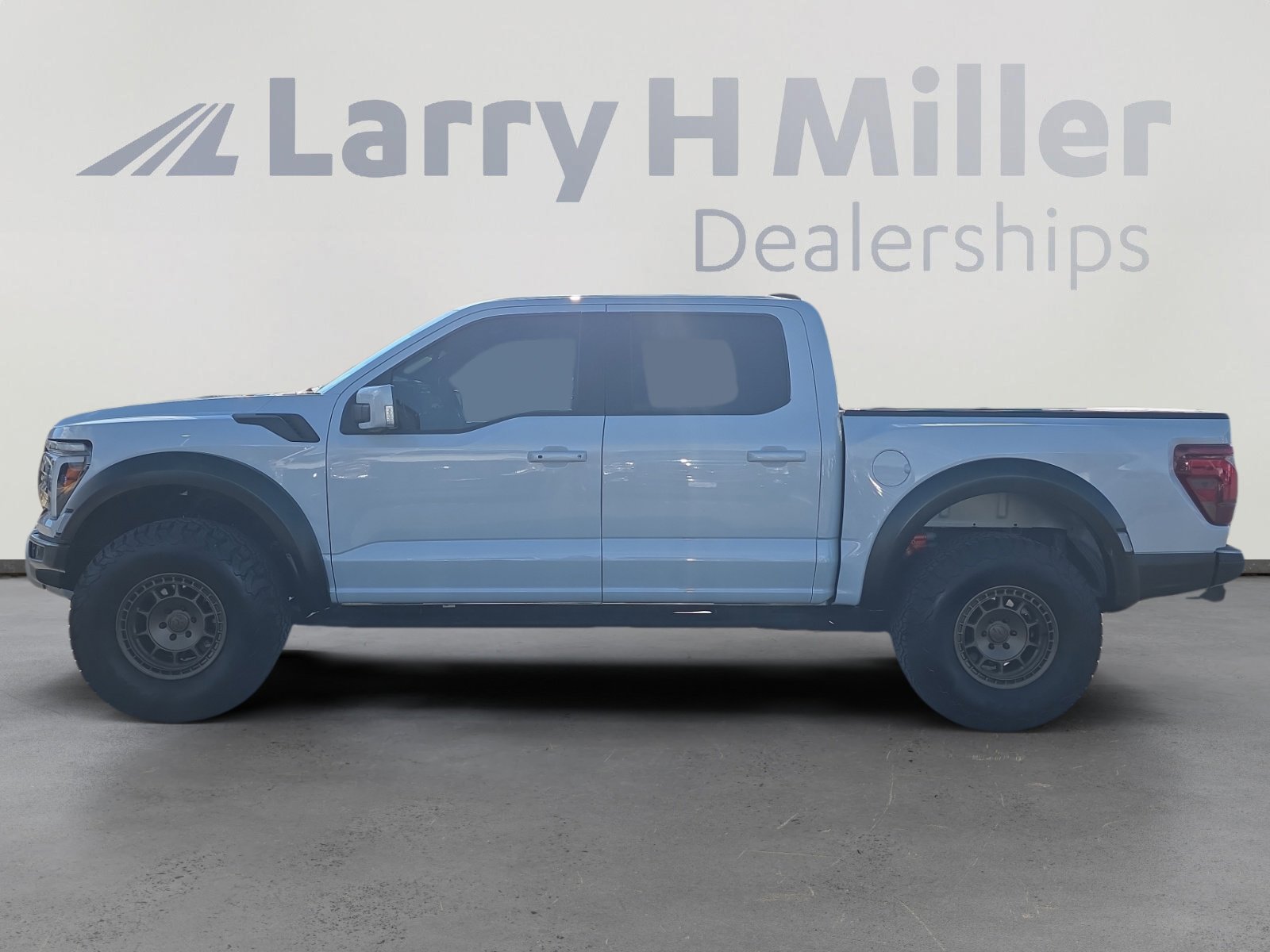 2025 Ford F-150 Raptor photo 2