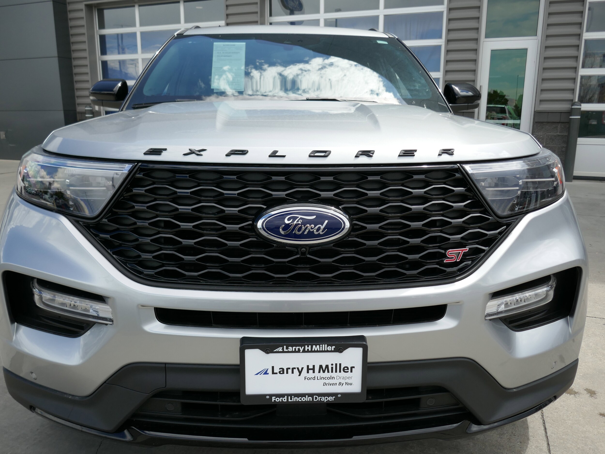 2023 Ford Explorer ST photo 3