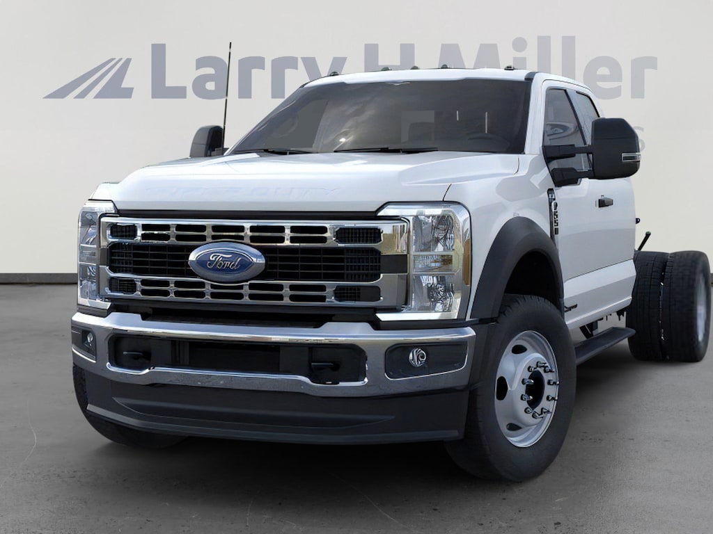 New 2026 Ford Super Duty F-550 DRW XL 4X2 CREW CHAS CAB DRW/203 V8 Engine