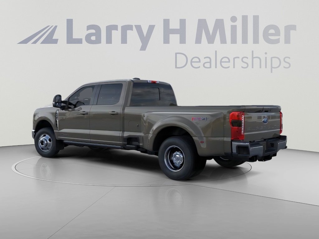New 2026 Ford Super Duty F-350 DRW LARIAT 4WD Crew Cab 8' Box V8 Engine