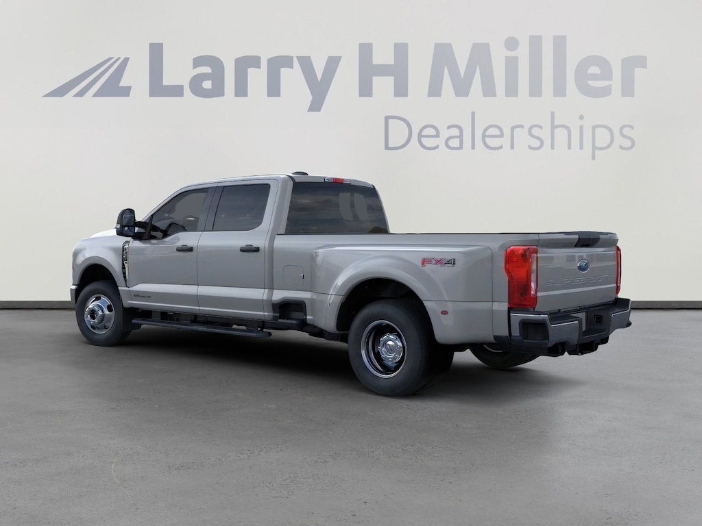 New 2026 Ford Super Duty F-350 DRW XLT 4WD Crew Cab 8' Box V8 Engine