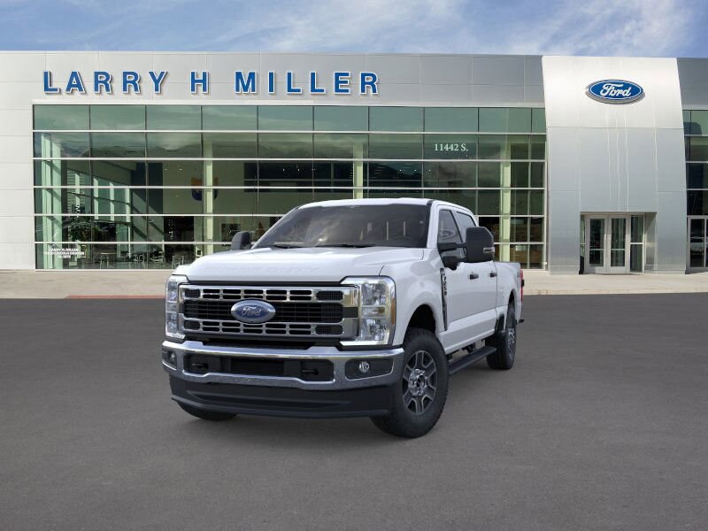 2025 Ford F-250 XLT photo 2