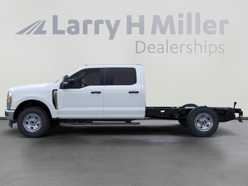 New 2026 Ford Super Duty F-350 SRW XL 4WD Crew Cab 179" WB 60" CA V8 Engine