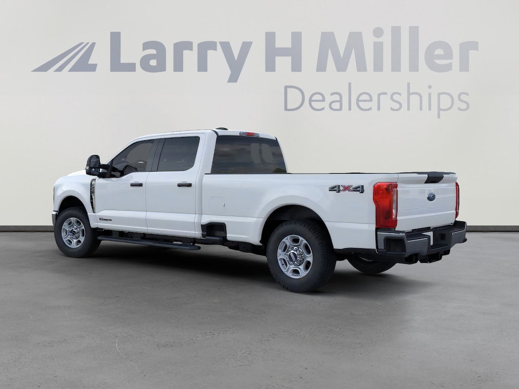 New 2026 Ford Super Duty F-350 SRW XLT 4WD Crew Cab 8' Box V8 Engine