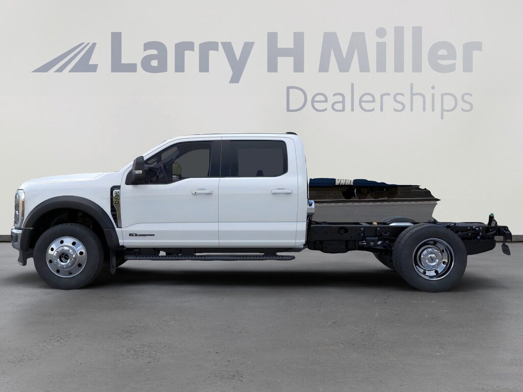 New 2026 Ford Super Duty F-450 DRW LARIAT F-450 4X4 CREW CHAS CAB DRW/179 V8 Engine