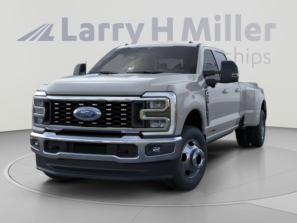 New 2026 Ford Super Duty F-350 DRW LARIAT 4WD Crew Cab 8' Box V8 Engine