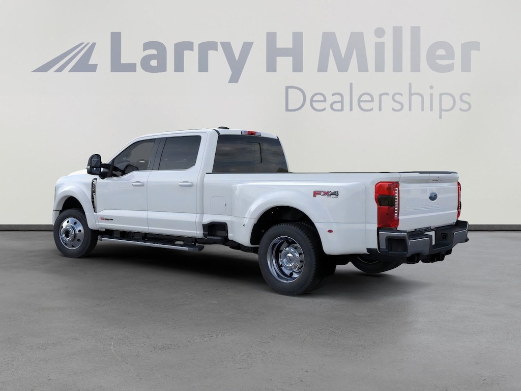 New 2026 Ford Super Duty F-450 DRW LARIAT 4WD Crew Cab 8' Box V8 Engine