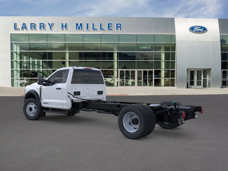 2025 Ford F-600 photo 4