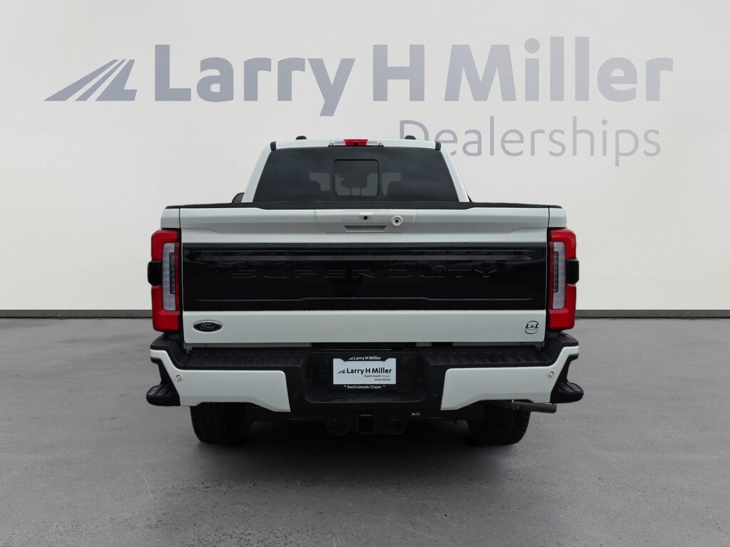 New 2026 Ford Super Duty F-250 SRW Platinum 4WD Crew Cab 6-3/4' Box V8 Engine