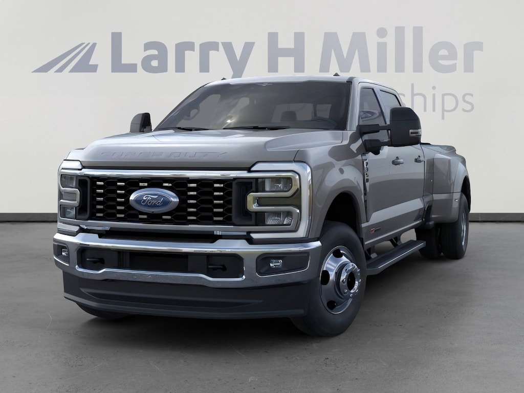 New 2026 Ford Super Duty F-350 DRW LARIAT 4WD Crew Cab 8' Box V8 Engine