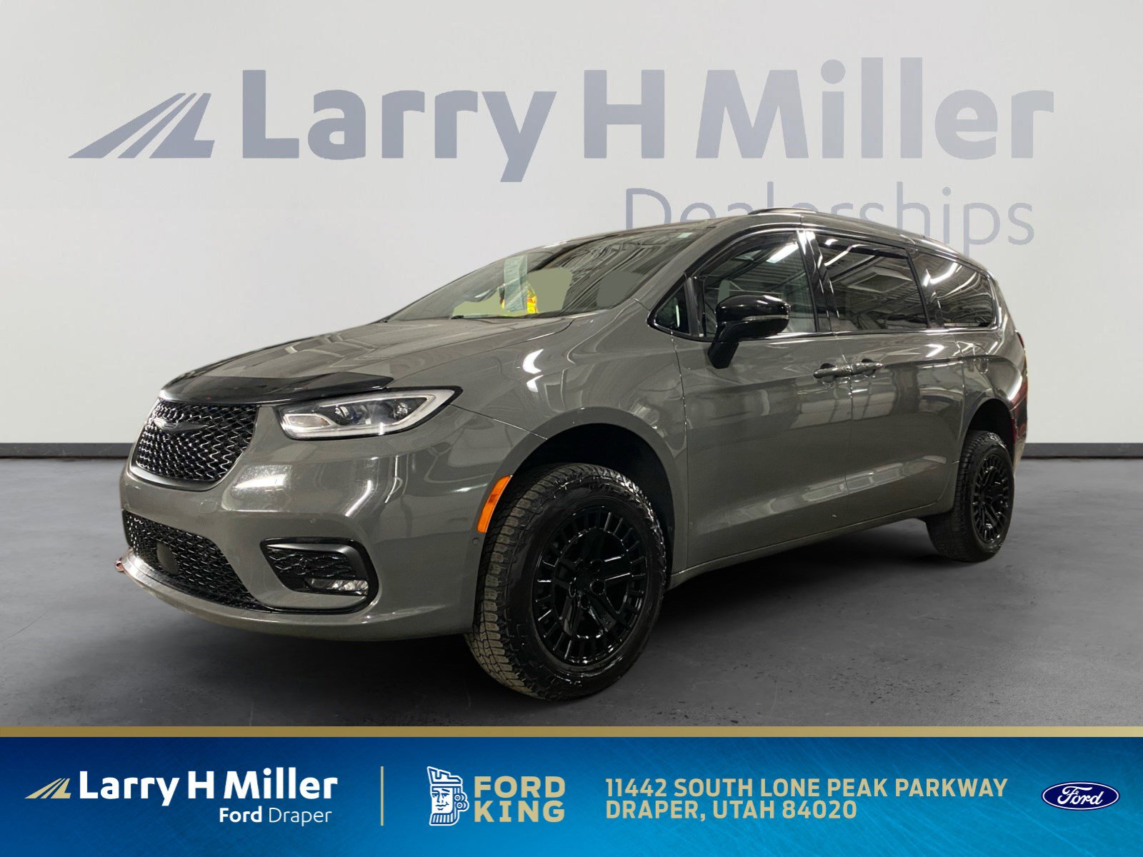 2023 Chrysler Pacifica Limited AWD's photo