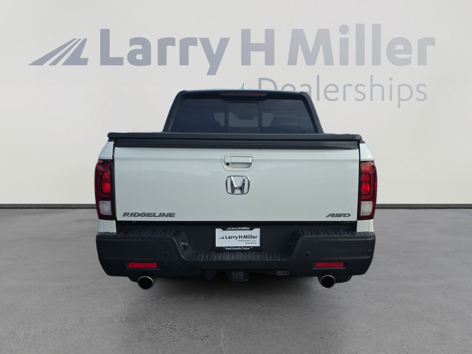 2021 Honda Ridgeline Black Edition photo 2