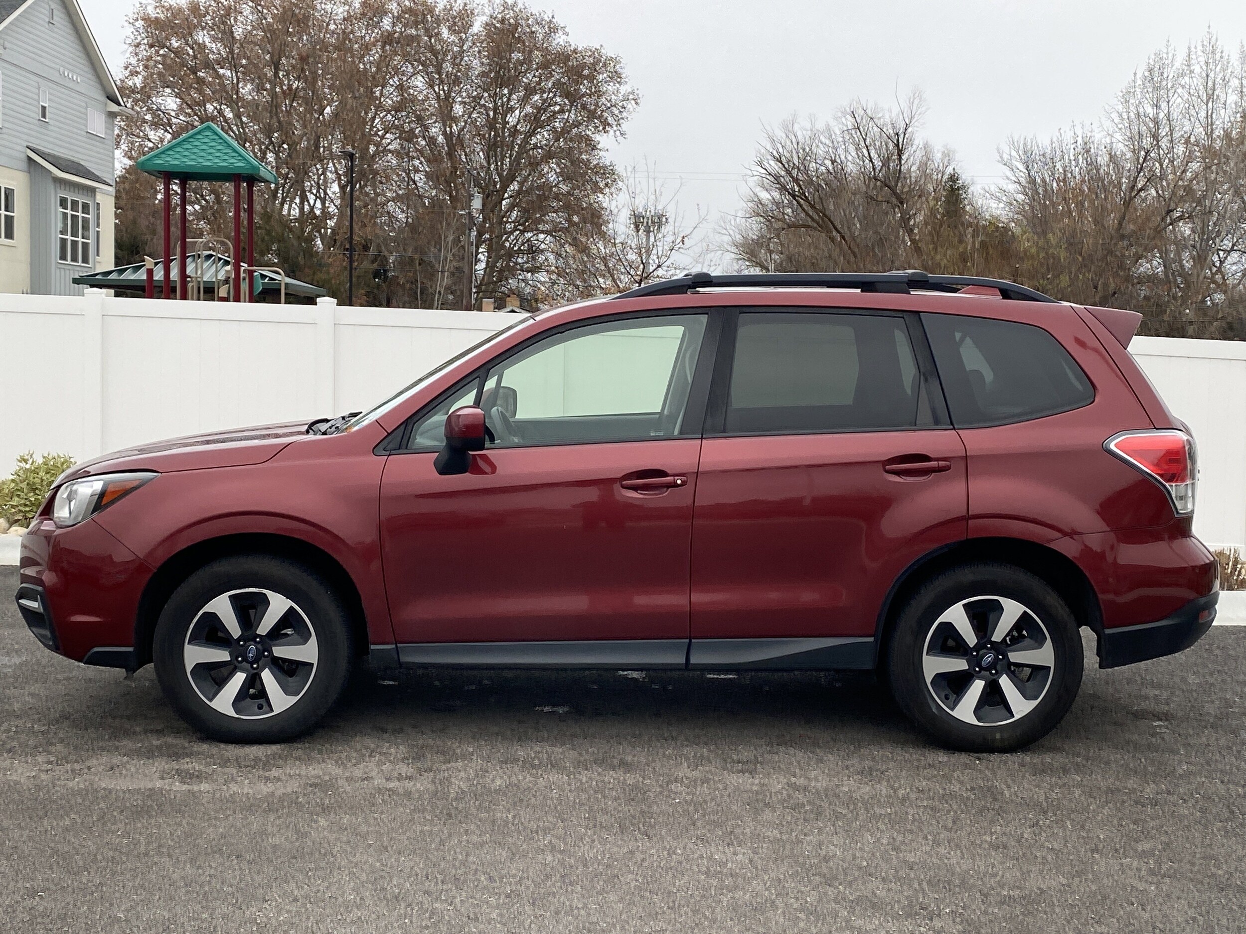 2017 Subaru Forester Premium photo 2