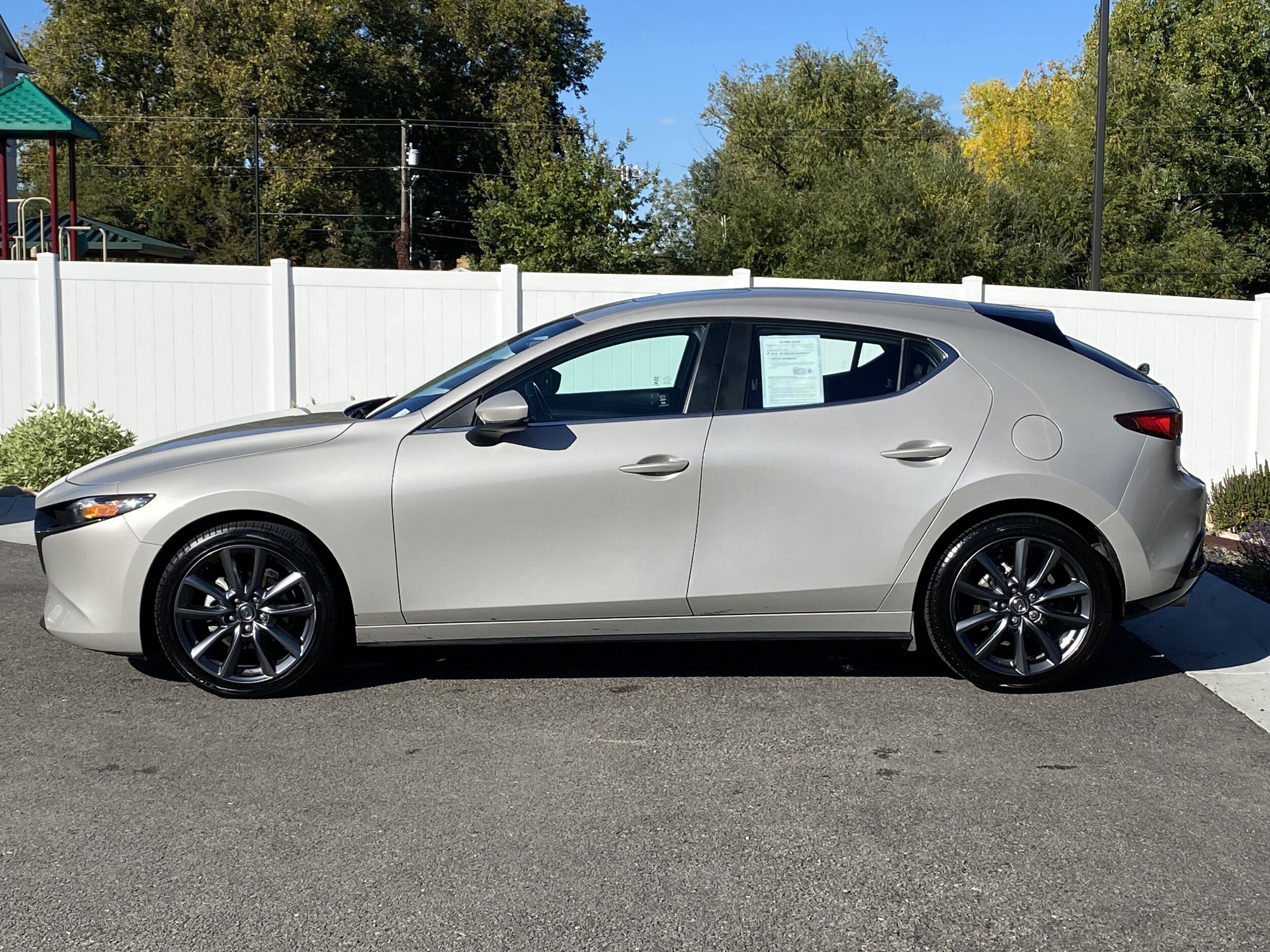 2024 Mazda Mazda3 Hatchback 2.5 s Preferred photo 3