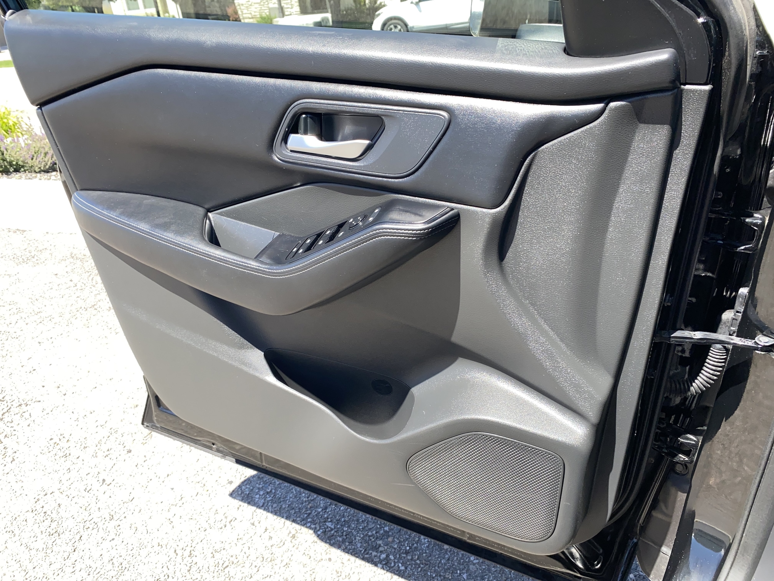 2024 Nissan Rogue SV - Photo 18