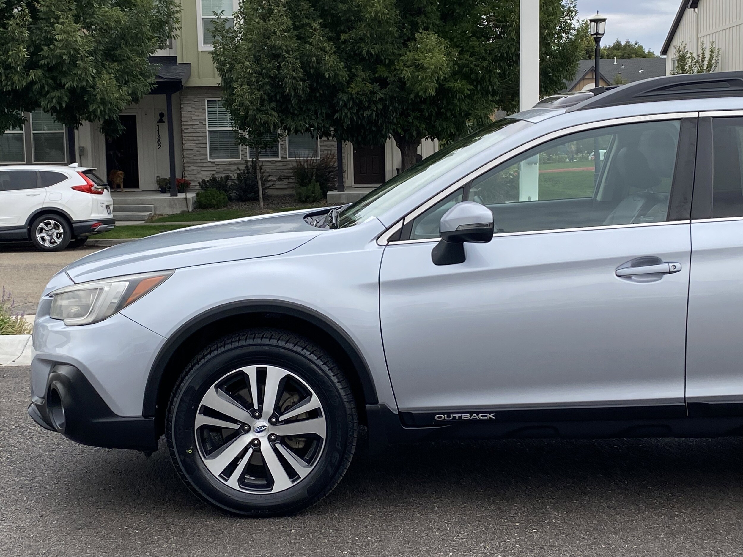 2018 Subaru Outback Limited photo 2