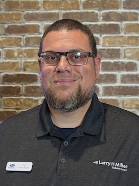 Staff member Tim from ID_8a1476ab8321
