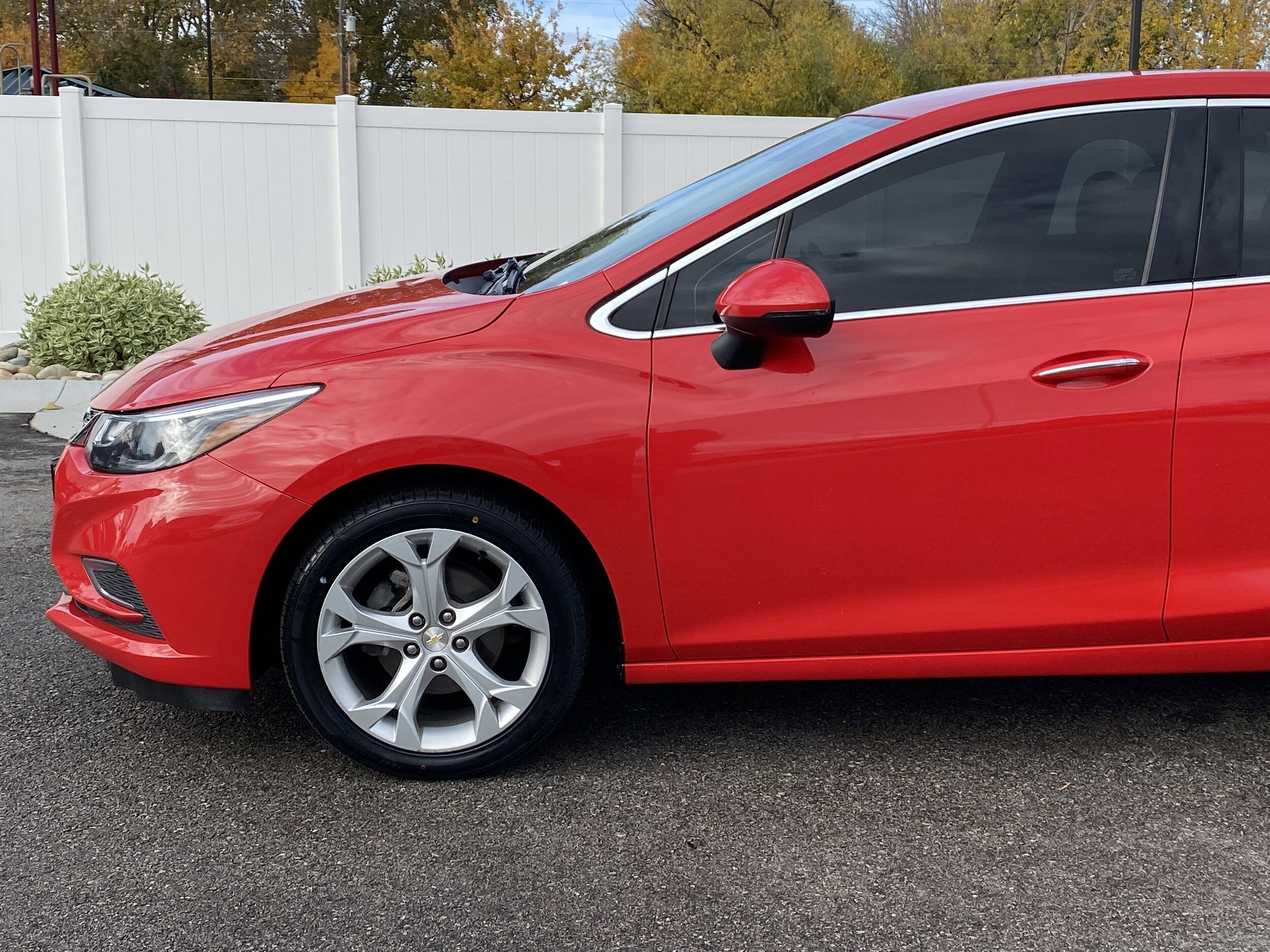 2018 Chevrolet Cruze Premier photo 2